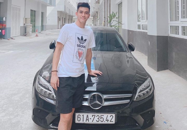 Tiền đạo U22 Việt Nam Tiến Linh tậu xe Mercedes-Benz C200 đời mới