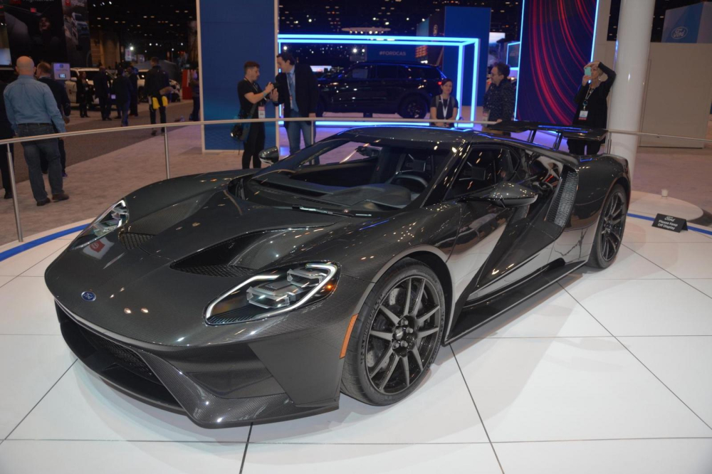 Ngo&agrave;i bộ &aacute;o bằng sợi carbon trần, những chiếc si&ecirc;u xe Ford GT đời 2020 c&ograve;n được cải thiện sức mạnh kh&aacute; đ&aacute;ng kể so với c&aacute;c phi&ecirc;n bản trước đ&oacute;.