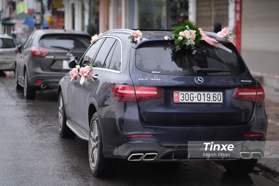 Ngoại hình xe đã được nâng cấp một số đồ chơi ở lưới tản nhiệt, khuếch tán sau, chụp ống xả kép Ngoại hình xe đã được nâng cấp một số đồ chơi ở lưới tản nhiệt, khuếch tán sau, chụp ống xả kép