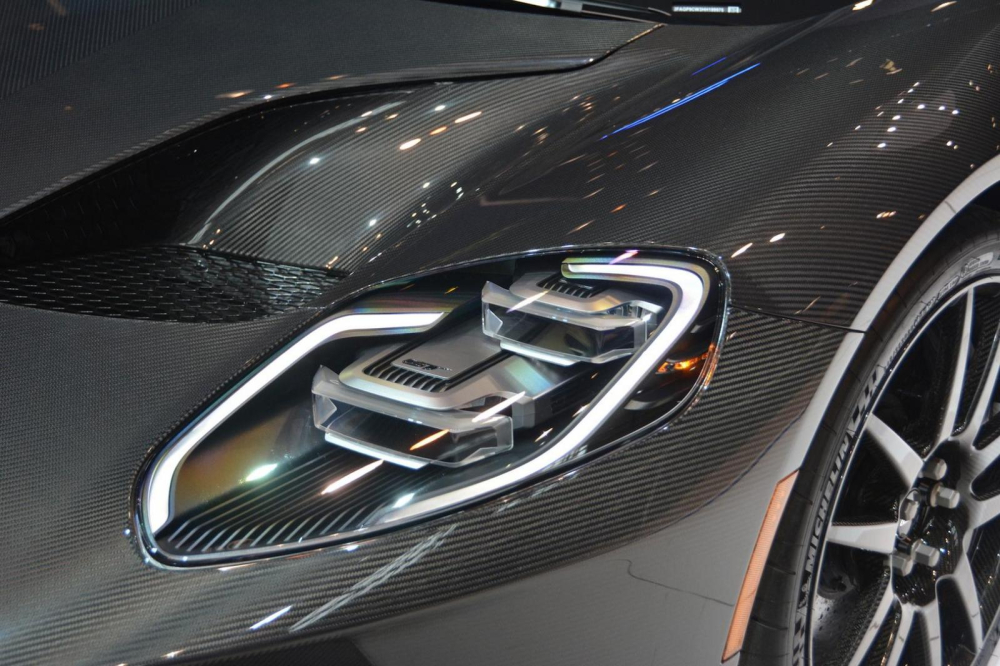 Cận cảnh bộ &aacute;o sợi carbon tr&ecirc;n chiếc si&ecirc;u xe Ford GT Liquid Carbon 2020 
