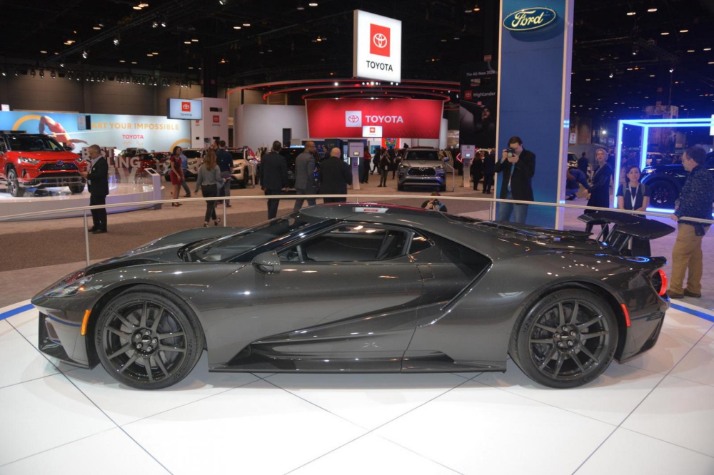 So với những chiếc Ford GT đời cũ, Ford GT Liquid Carbon 2020 c&oacute; c&ocirc;ng suất tăng th&ecirc;m 13 m&atilde; lực.