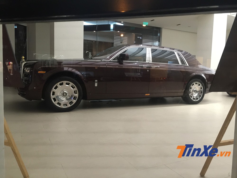 Mặc dù hiện nay bầu Hiển đang sở hữu chiếc Rolls-Royce Phantom Hoà Bình & Vinh Quang