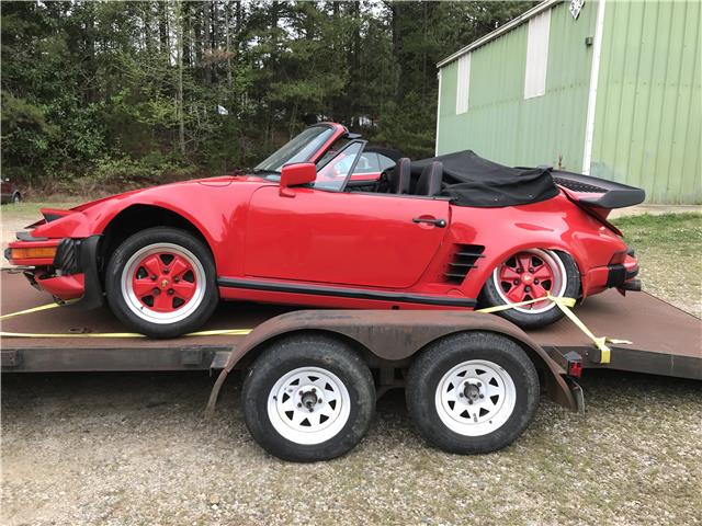 Khung gầm của chiếc Porsche 911 Turbo &lsquo;Slant Nose&rsquo; Cabriolet n&agrave;y c&oacute; thể đ&atilde; bị biến dạng