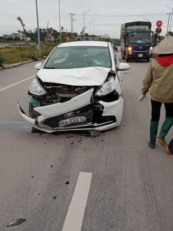 Chiếc &ocirc; t&ocirc; Hyundai Grand i10 tại hiện trường vụ tai nạn