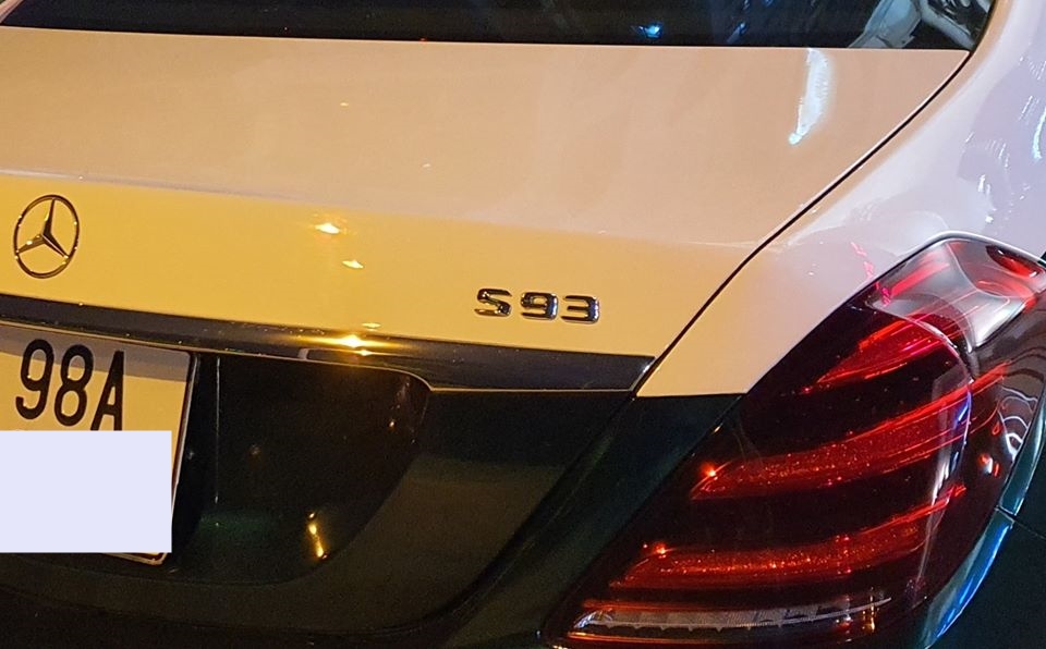 Logo S93 này có thể là năm sinh của chủ xe