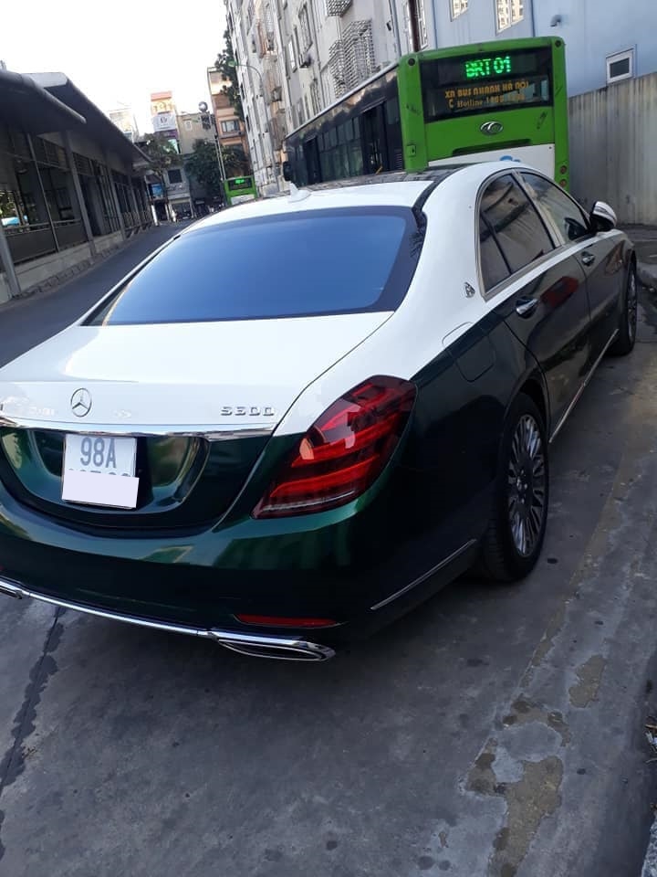 Phần đuôi xe của chiếc Mercedes-Benz S-Class ở tỉnh Bắc Giang lúc còn gắn logo Mercedes-Maybach S600