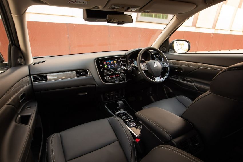 Nội thất của Mitsubishi Outlander facelift tại Úc