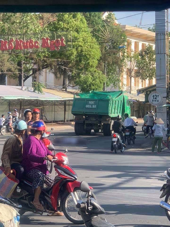 Vụ tai nạn khiến người đàn ông đi xe đạp tử vong tại chỗ