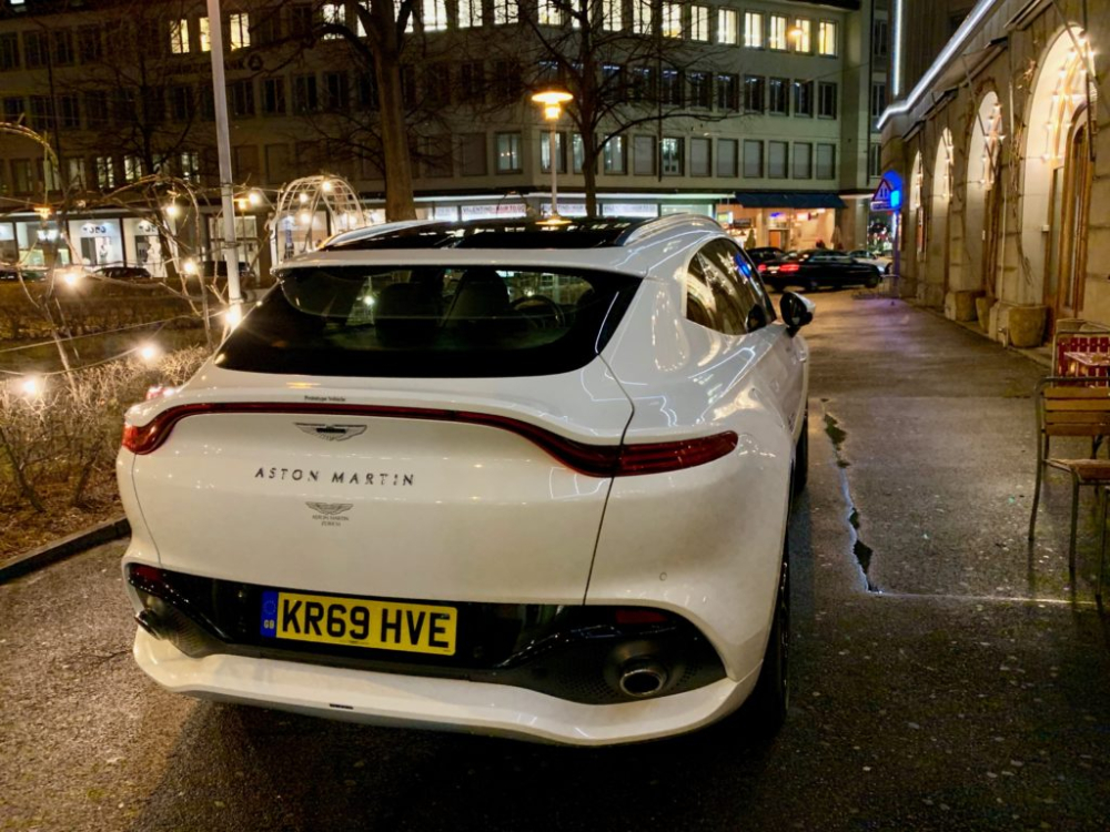 Aston Martin DBX 2020 l&agrave; sản phẩm mới nhất của h&atilde;ng xe đến từ Anh quốc
