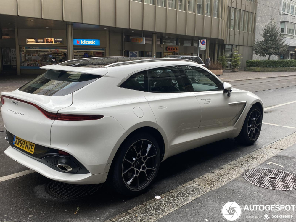 Aston Martin DBX 2020 c&oacute; gi&aacute; khởi điểm 4,39 tỷ đồng