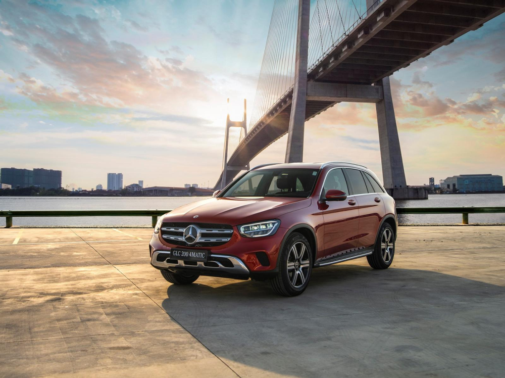 C&ograve;n Mercedes-Benz GLC 200 4Matic 2020 sở hữu m&acirc;m 6 chấu k&iacute;ch cỡ 19 inch