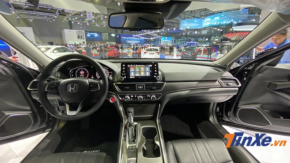 Được nhận định là có thiết kế và trang bị hấp dẫn hơn Toyota Camry nhưng Honda Accord 2020 vẫn kén khách do giá bán nhỉnh hơn đối thủ tới cả trăm triệu đồng Được nhận định là có thiết kế và trang bị hấp dẫn hơn Toyota Camry nhưng Honda Accord 2020 vẫn kén khách do giá bán nhỉnh hơn đối thủ tới cả trăm triệu đồng