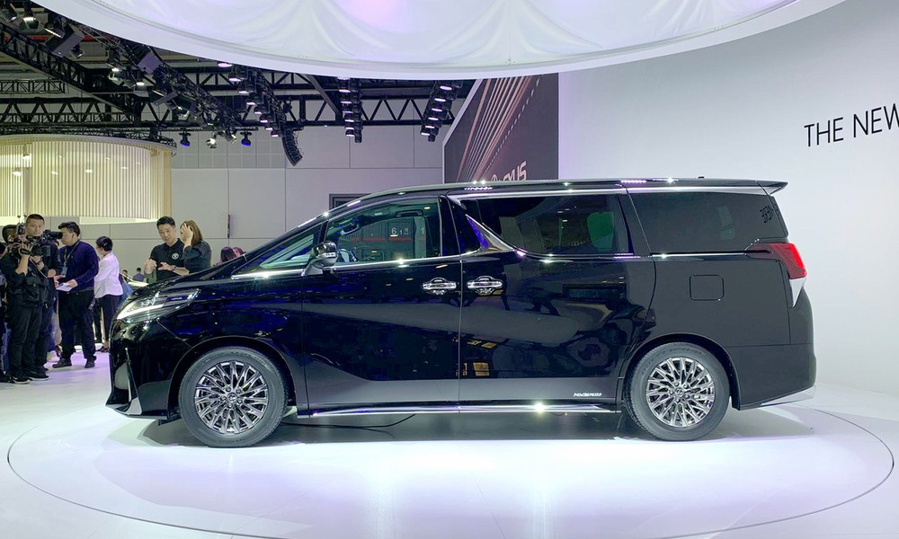 Thiết kế bên sườn của Lexus LM 2020 Thiết kế bên sườn của Lexus LM 2020