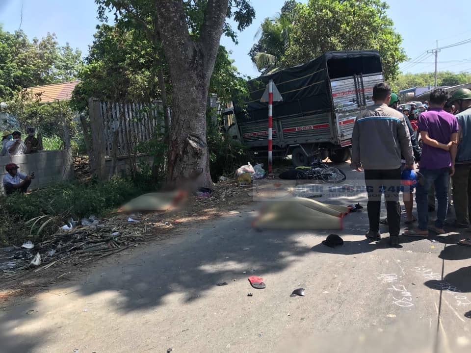 Hiện trường vụ tai nạn nghiêm trọng tại huyện Củ Chi Hiện trường vụ tai nạn nghiêm trọng tại huyện Củ Chi
