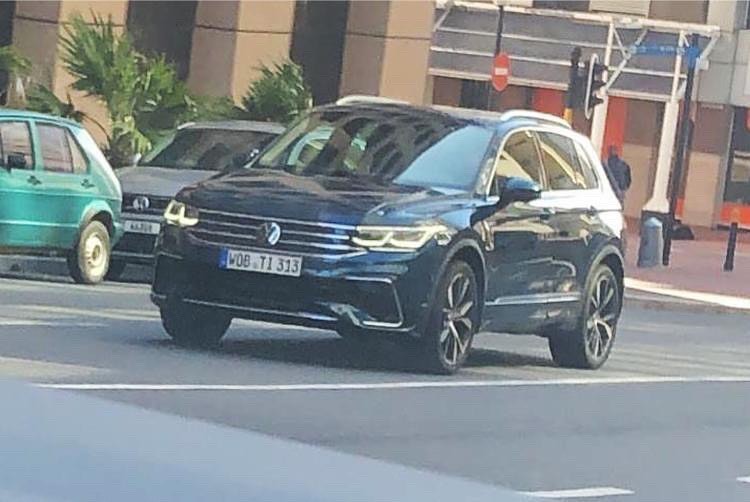 Volkswagen Tiguan 2021 bị bắt gặp trên đường phố