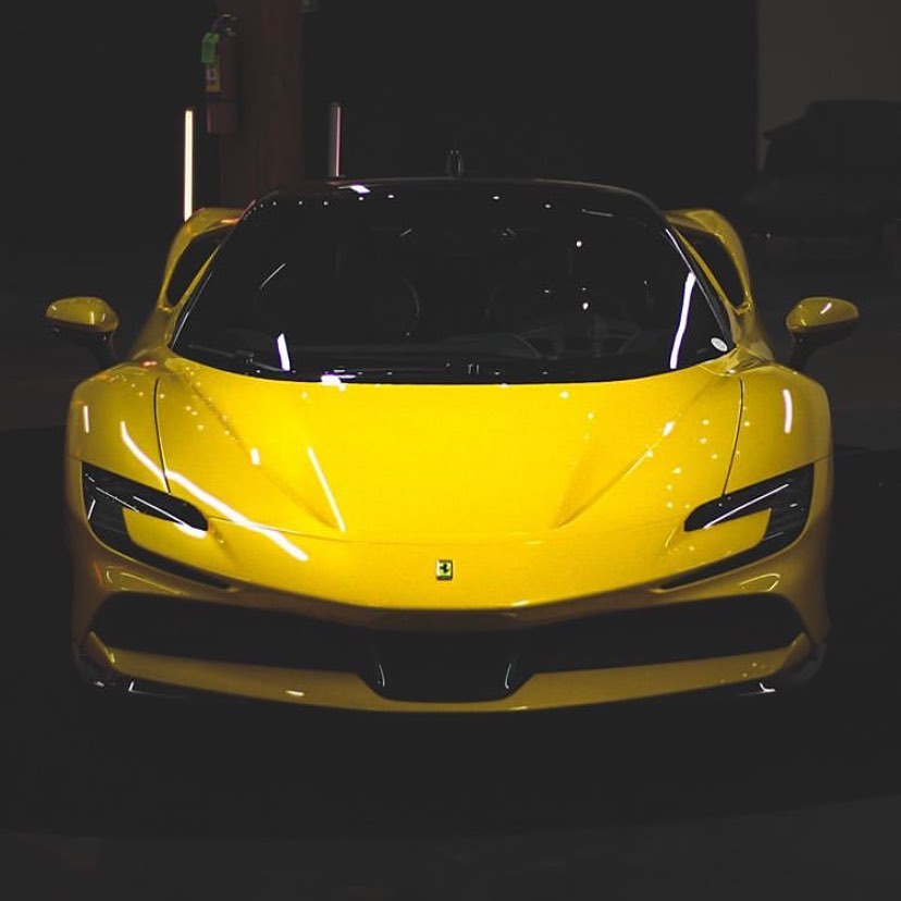 Doanh nhân quận 12 đặt mua Ferrari SF90 Stradale có màu vàng Doanh nhân quận 12 đặt mua Ferrari SF90 Stradale có màu vàng