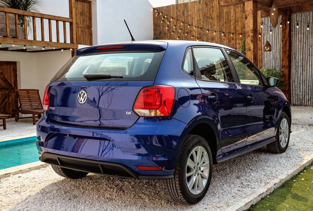 Volkswagen Polo 2020 được phân phối với 8 tùy chọn màu sắc ngoại thất bao gồm: Trắng Candy, Đỏ Flash, Xanh Lapiz, Xám Carbon, Đen Deep, Nâu Toffee, Bạc Metallic và Đỏ Sunset Volkswagen Polo 2020 được phân phối với 8 tùy chọn màu sắc ngoại thất bao gồm: Trắng Candy, Đỏ Flash, Xanh Lapiz, Xám Carbon, Đen Deep, Nâu Toffee, Bạc Metallic và Đỏ Sunset