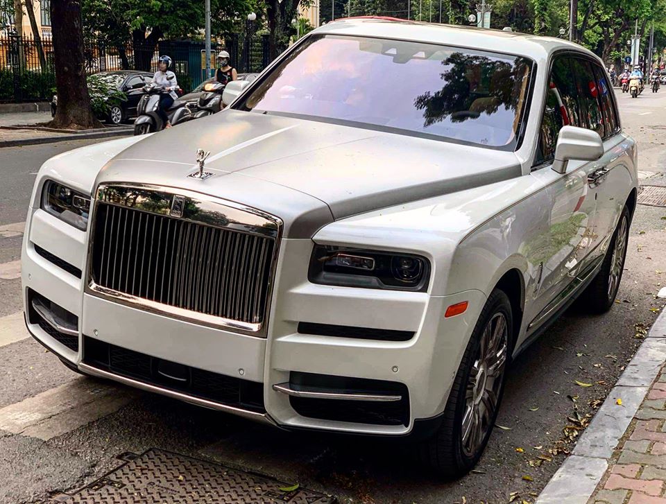 Đ&acirc;y l&agrave; Rolls-Royce Cullinan đầu ti&ecirc;n về Việt Nam