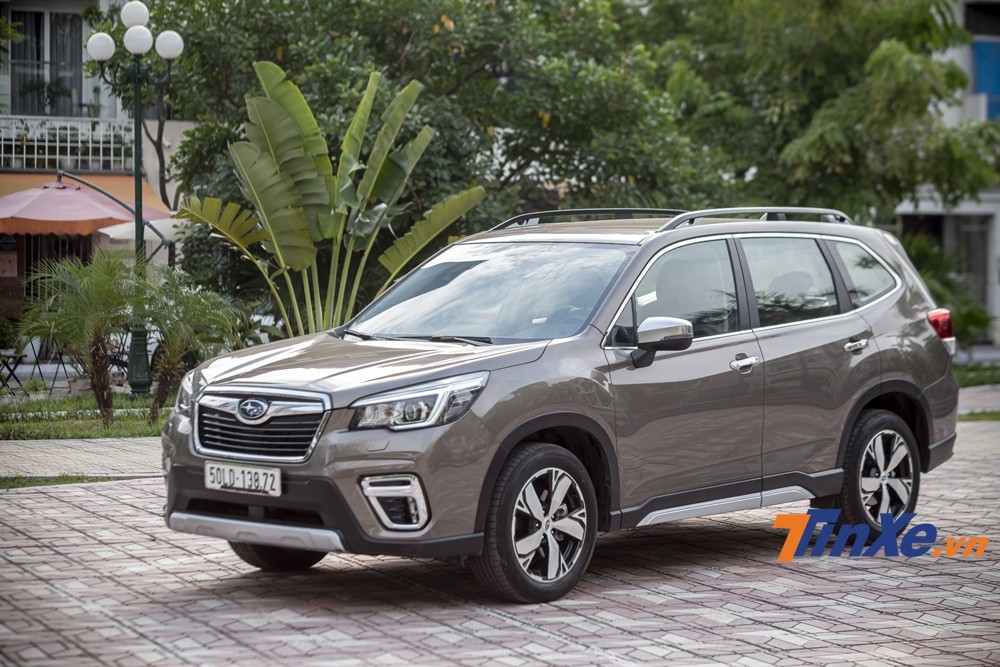 Subaru Forester hiện đang được nhập khẩu nguyên chiếc từ Thái Lan, cạnh tranh với Honda CR-V, Mazda CX-5, Hyundai Tucson và Nissan X-Trail Subaru Forester hiện đang được nhập khẩu nguyên chiếc từ Thái Lan, cạnh tranh với Honda CR-V, Mazda CX-5, Hyundai Tucson và Nissan X-Trail