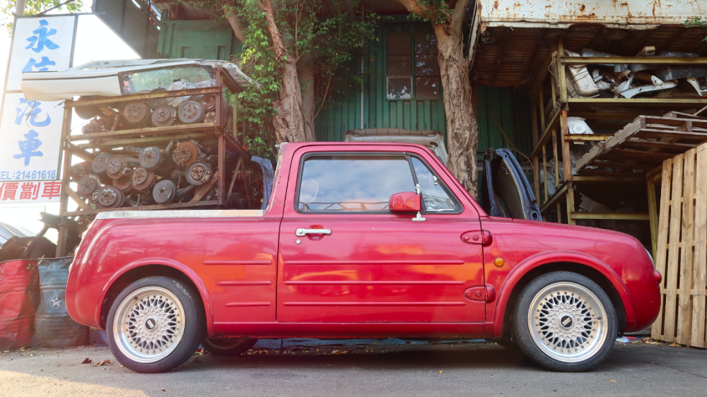Đây là chiếc bán tải Nissan Pao cực độc được phóng viên trang Jalopnik phát hiện ở Hồng Kông Đây là chiếc bán tải Nissan Pao cực độc được phóng viên trang Jalopnik phát hiện ở Hồng Kông