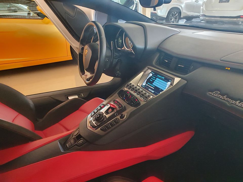 Nội thất siêu xe Lamborghini Aventador rao bán hơn 7,1 tỷ đồng Nội thất siêu xe Lamborghini Aventador rao bán hơn 7,1 tỷ đồng