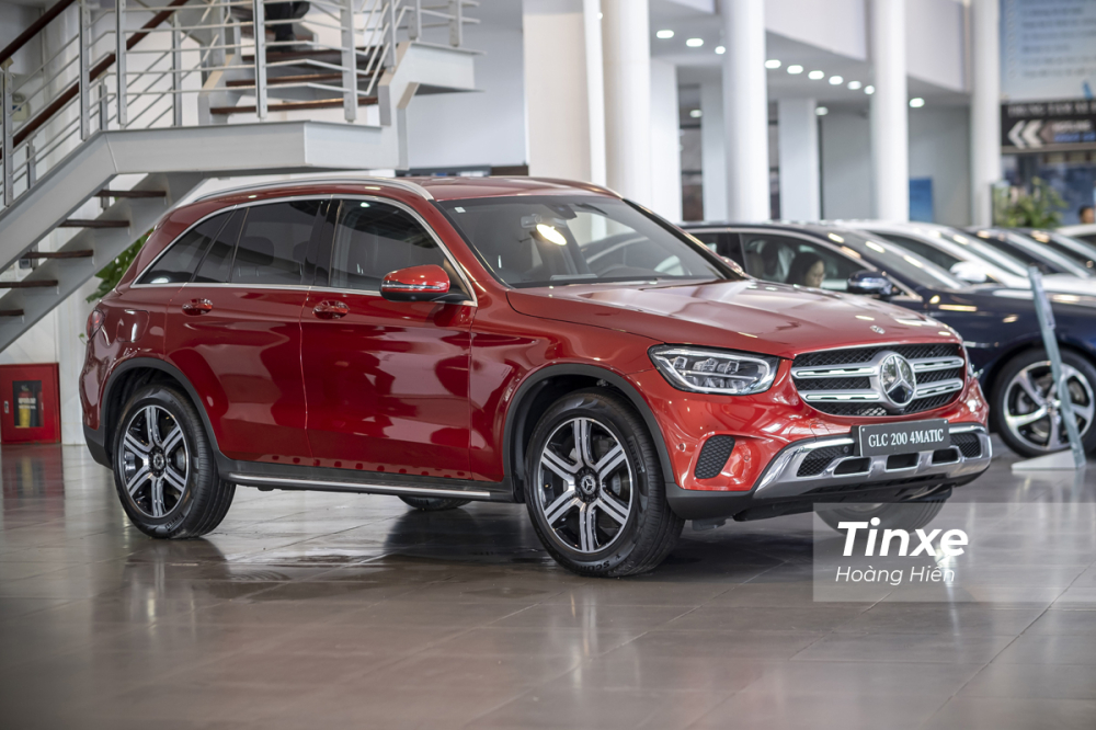 Mercedes-Benz GLC200 4matic - một phiên bản mới thay thế cho người tiền nhiệm Mercedes-Benz GLC250 4matic. Mercedes-Benz GLC200 4matic - một phiên bản mới thay thế cho người tiền nhiệm Mercedes-Benz GLC250 4matic.