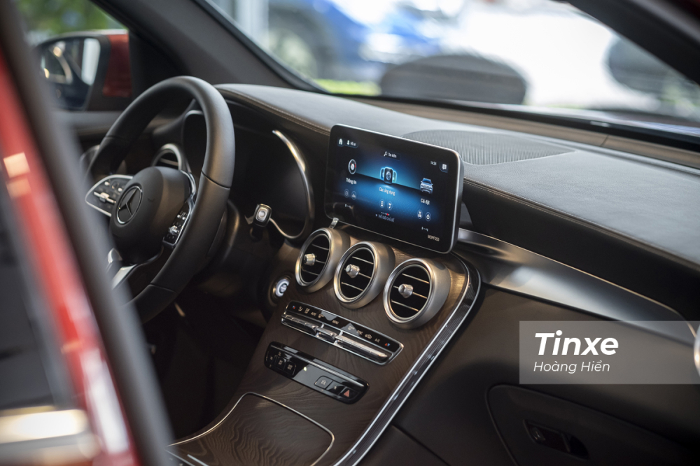 Cụm điều khiển trung tâm của Mercedes-Benz GLC200 4matic. Cụm điều khiển trung tâm của Mercedes-Benz GLC200 4matic.