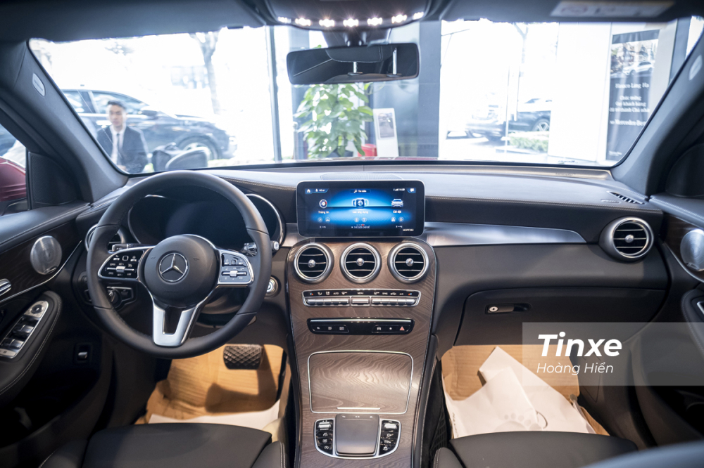Nội thất vẫn lịch sự, trang trọng như thường thấy của Mercedes-Benz GLC200 4matic. Nội thất vẫn lịch sự, trang trọng như thường thấy của Mercedes-Benz GLC200 4matic.