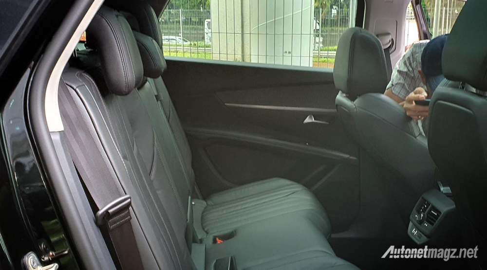 Hàng ghế sau của Peugeot 3008 Allure Plus 2020