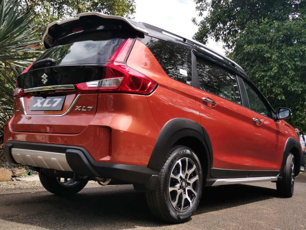 Mẫu MPV giá rẻ này có thêm cánh gió mui thể thao hơn