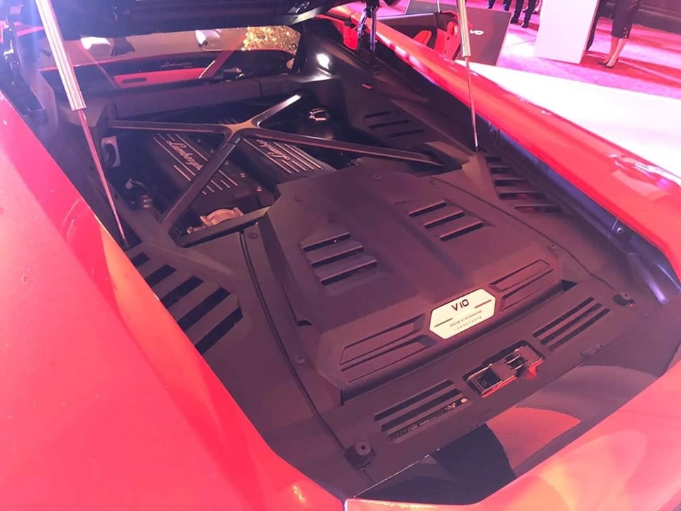 Lamborghini Huracan Evo sử dụng động cơ V10, hút khí tự nhiên, dung tích 5.2 lít tạo ra công suất tối đa 640 mã lực Lamborghini Huracan Evo sử dụng động cơ V10, hút khí tự nhiên, dung tích 5.2 lít tạo ra công suất tối đa 640 mã lực