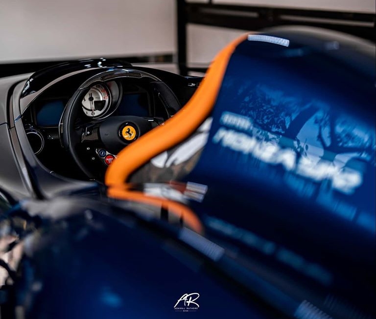 Động cơ mạnh mẽ này sẽ giúp siêu xe Ferrari Monza SP2 chỉ mất thời gian 2,9 giây để tăng tốc lên 100 km/h từ vị trí xuất phát, thêm 5 giây nữa để đạt tốc độ 200 km/h trước khi chạm ngưỡng tốc độ tối đa của xe vào khoảng 300 km/h.