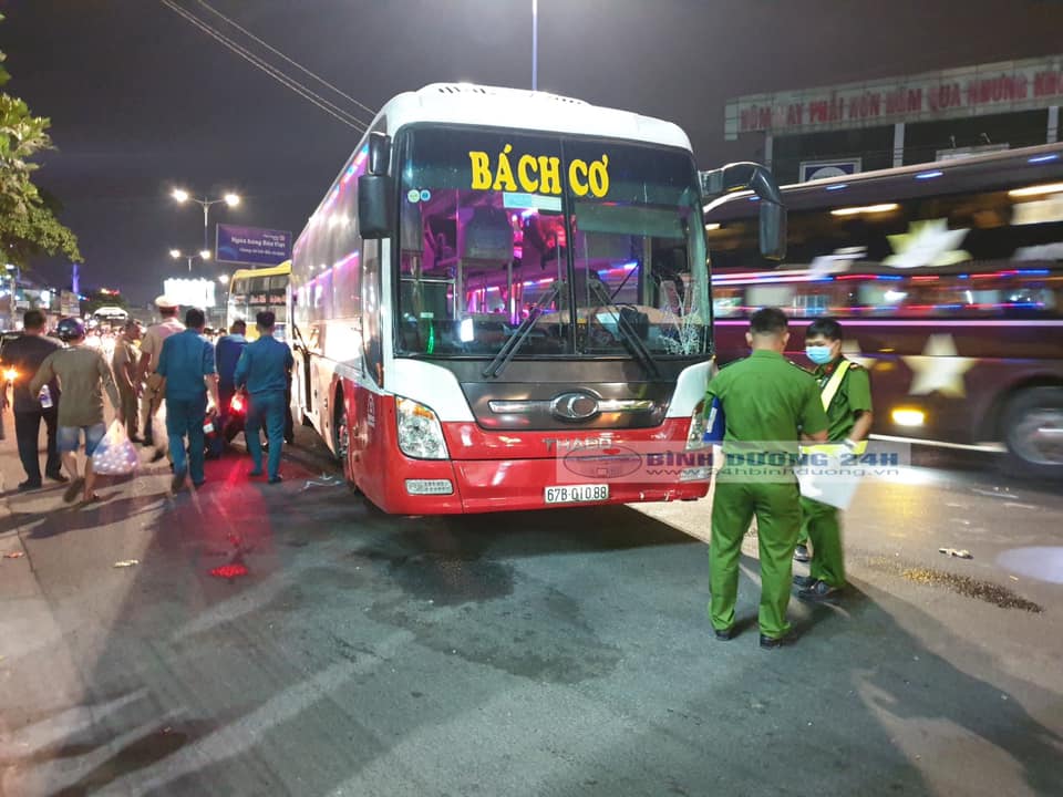 Lực lượng chức năng c&oacute; mặt tại hiện trường vụ tai nạn