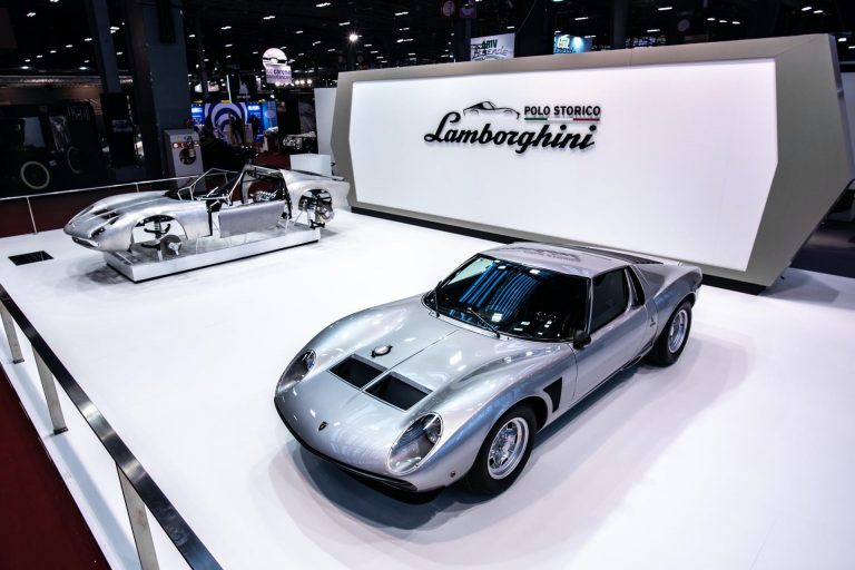 Và trong năm 2020 này, giới mê xe đã có dịp nhìn ngắm lại 1 trong 4 chiếc siêu xe Lamborghini Miura SVJ được sản xuất trên toàn thế giới thông qua triển lãm Retromobile Classic Car Show 2020 diễn ra tại Paris, Pháp vừa qua.