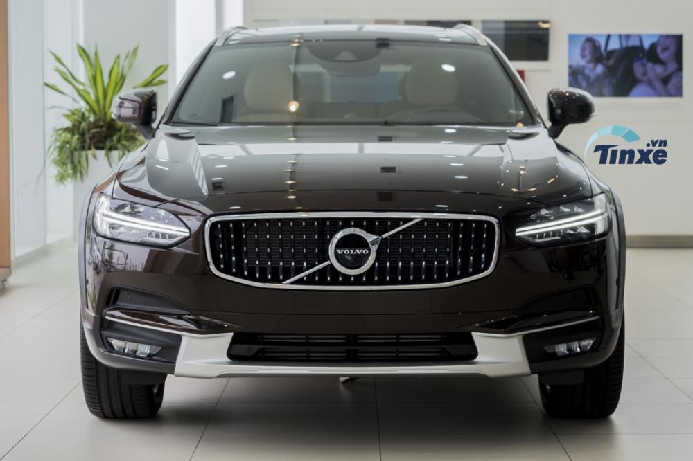 Volvo l&agrave; h&atilde;ng xe ti&ecirc;n phong trong việc đưa c&ocirc;ng nghệ phanh tự động khẩn cấp AEB l&ecirc;n tất c&aacute;c c&aacute;c mẫu xe của m&igrave;nh được ph&acirc;n phối tại Việt Nam.