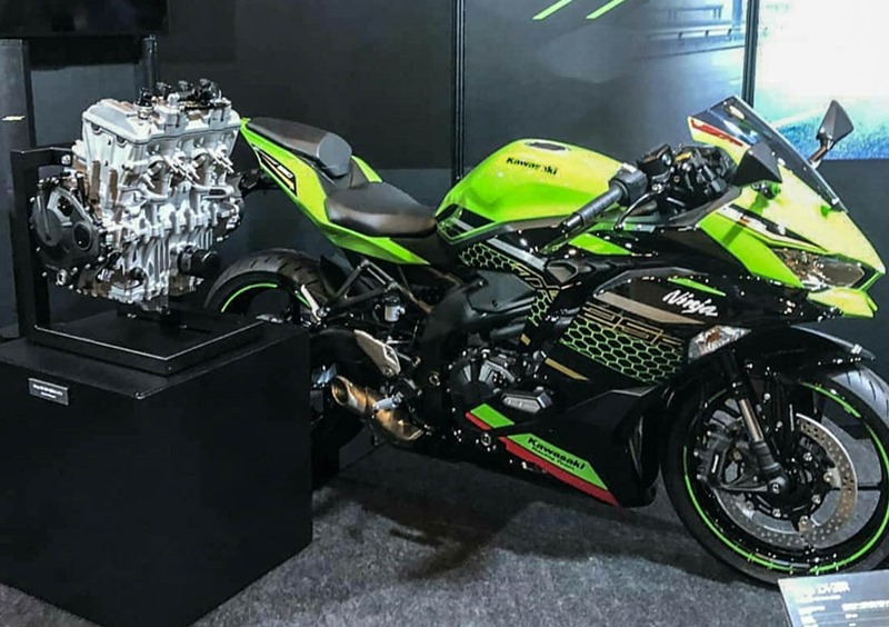 Kawasaki Ninja ZX-25R c&ugrave;ng khối động cơ 4 xy-lanh tại Indonesia