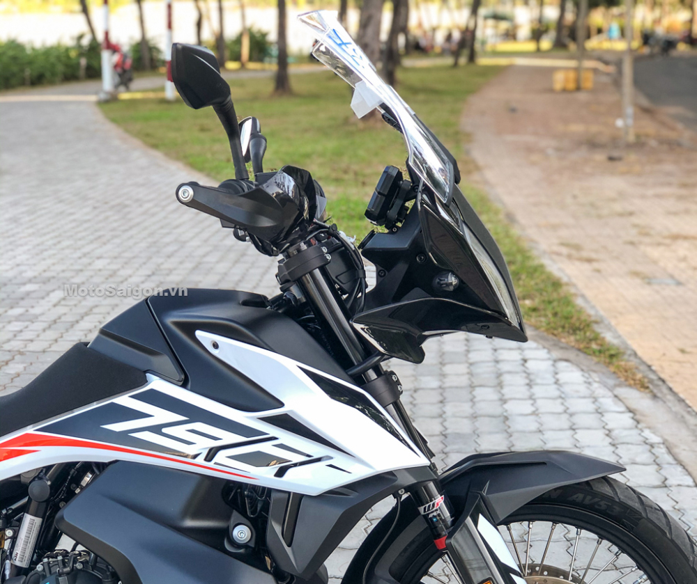 Chiếc xe c&oacute; thiết kế kh&aacute; đặc biệt mang đậm chất xe Adventure đến từ nước &Aacute;o