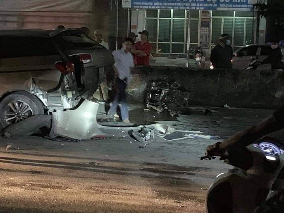 C&ograve;n đ&acirc;y l&agrave; phần đu&ocirc;i xe