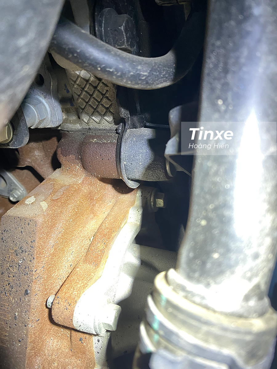 Hiện tượng rò rỉ dầu trên nắp bưởng trục cam ở một số xe Ford sử dụng động cơ Bi-Turbo 2.0L.