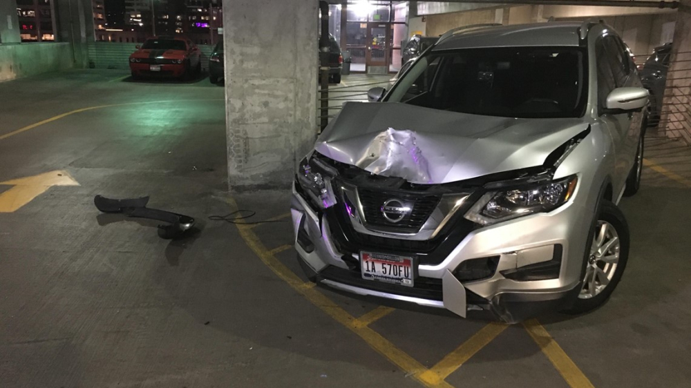 Chiếc Nissan Rogue bị hỏng ở đầu xe