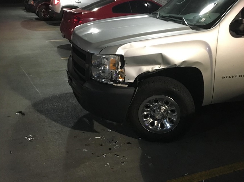 Chiếc Chevrolet Silverado n&agrave;y cũng kh&ocirc;ng tho&aacute;t