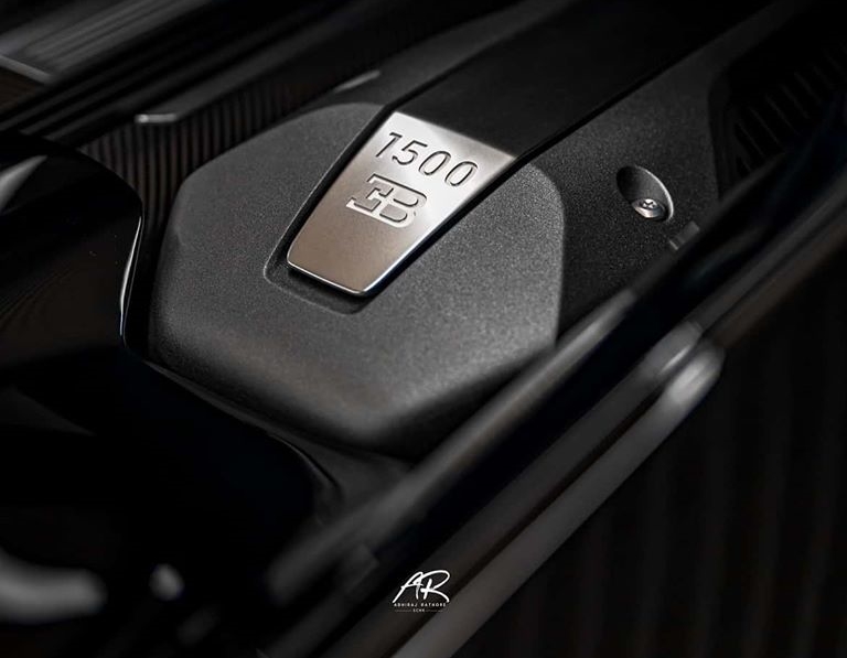 Để có thể giúp Để có thể giúp ông hoàng tốc độ Bugatti Chiron đạt tốc độ tối đa, đại gia Hồng Kông cần phải chuyển sang chế độ chạy là Top Speed và vẫn phải sử dụng chìa khoá riêng tương tự như hãng siêu xe Pháp đã làm với đàn anh là Bugatti Veyron.