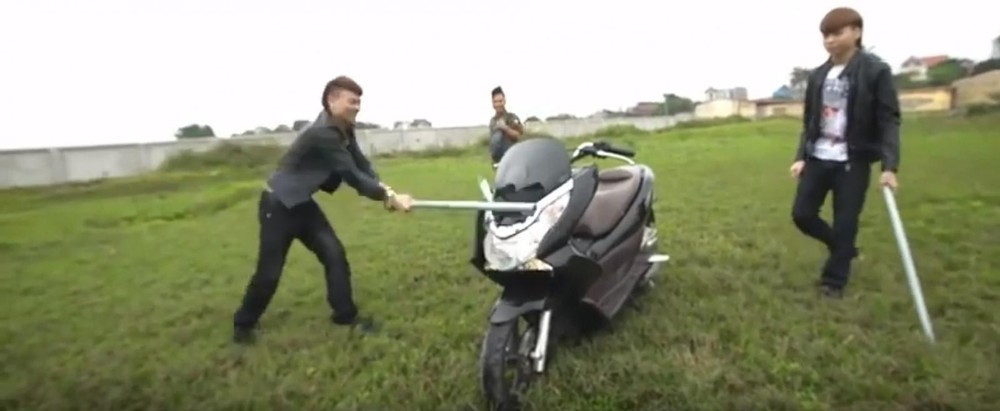 Khá Bảng đập và đốt xe Honda PCX để đổi xe điện Pega NewTech