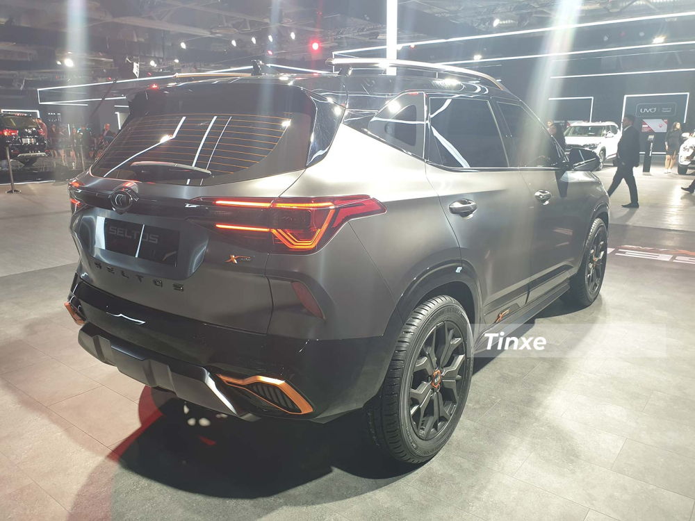 Kia Seltos X-Line khi nhìn từ phía sau