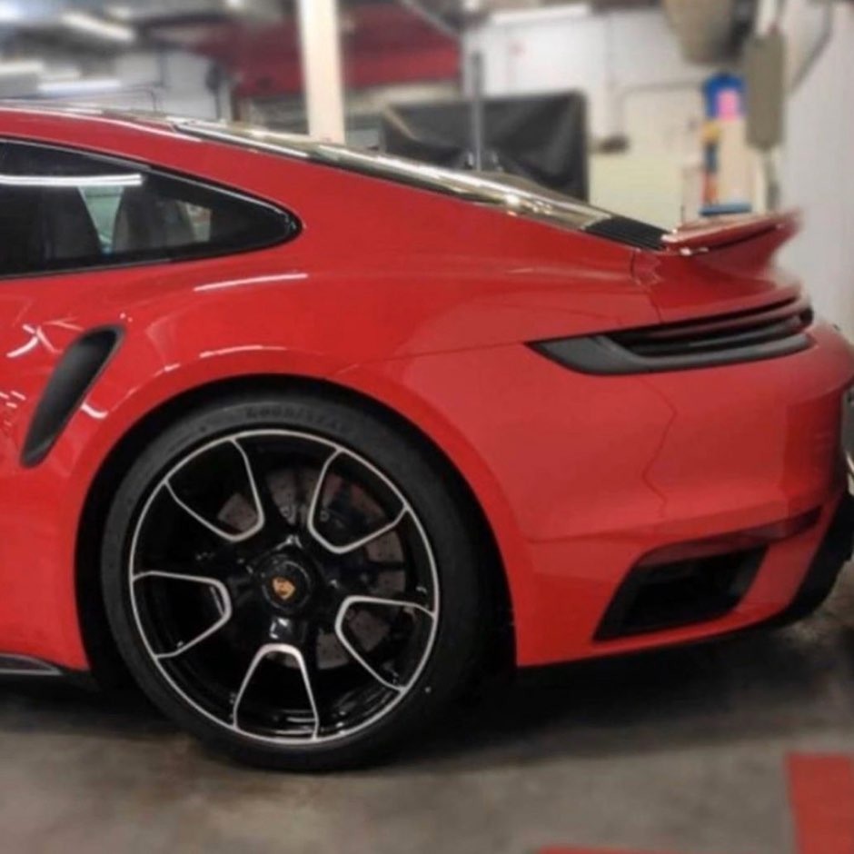 Porsche 911 Turbo S 2021 có cánh gió đuôi có thể nâng lên, hạ xuống Porsche 911 Turbo S 2021 có cánh gió đuôi có thể nâng lên, hạ xuống