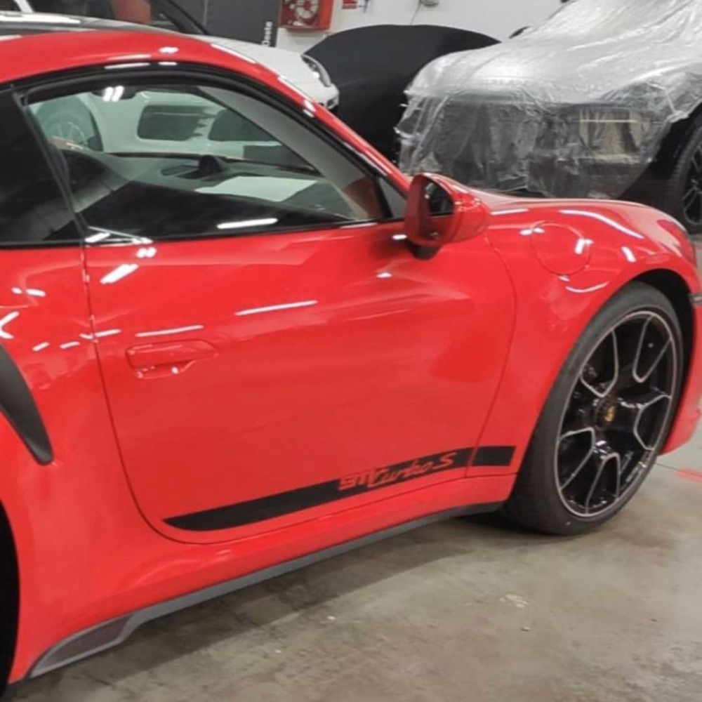 Porsche 911 Turbo S 2021 được trang bị bộ vành hợp kim phối 2 màu thể thao Porsche 911 Turbo S 2021 được trang bị bộ vành hợp kim phối 2 màu thể thao