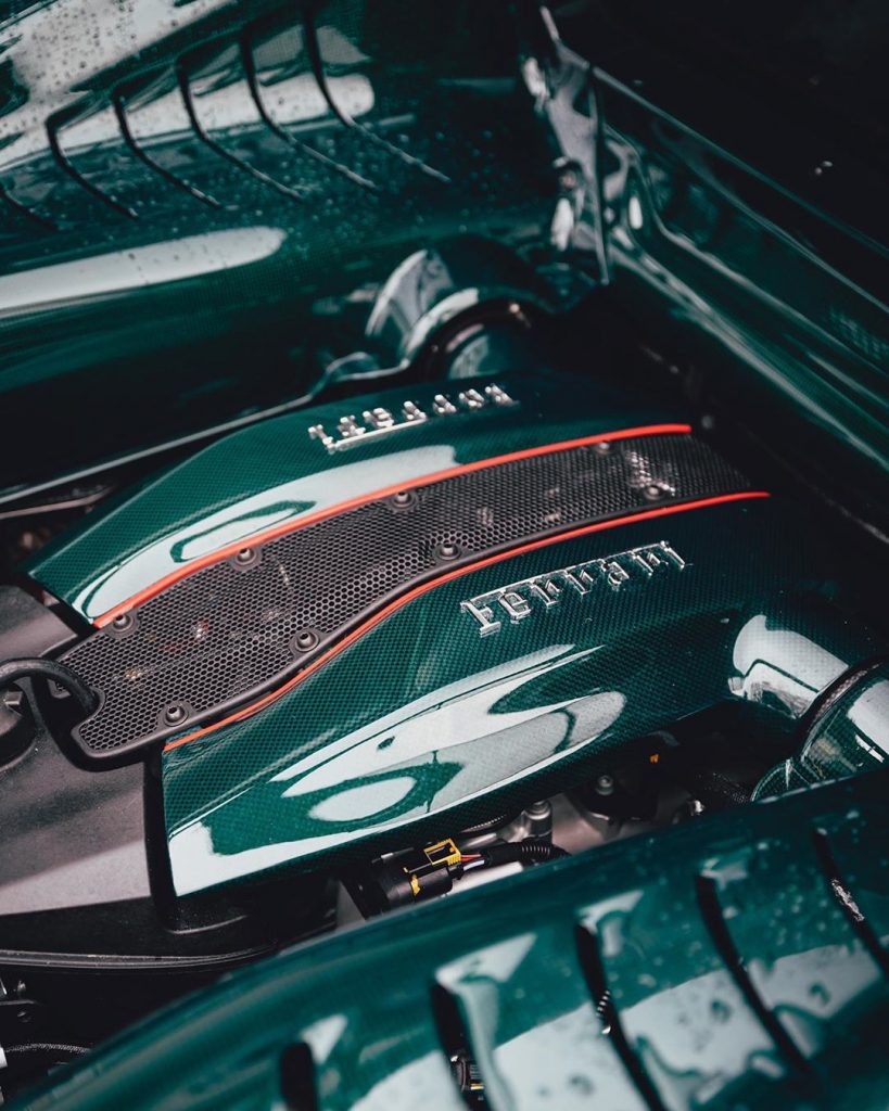 Si&ecirc;u ngựa n&agrave;y sở hữu khối động cơ h&uacute;t kh&iacute; tự nhi&ecirc;n V12, dung t&iacute;ch 6.5 l&iacute;t, sản sinh c&ocirc;ng suất tối đa 789 m&atilde; lực tại v&ograve;ng tua m&aacute;y 8.500 v&ograve;ng/ph&uacute;t v&agrave; m&ocirc;-men xoắn cực đại 718 Nm tại v&ograve;ng tua m&aacute;y 7.000 v&ograve;ng/ph&uacute;t.