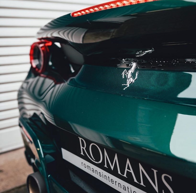 Ferrari 488 Pista c&oacute; thời gian tăng tốc từ vị tr&iacute; xuất ph&aacute;t l&ecirc;n 100 km/h chỉ trong thời gian 2,85 gi&acirc;y, nhanh hơn 0,15 gi&acirc;y so với 488 GTB. Trong khi đ&oacute;, vận tốc tối đa của si&ecirc;u phẩm Ferrari 488 Pista vẫn giữ nguy&ecirc;n con số 330 km/h so với bản ti&ecirc;u chuẩn.