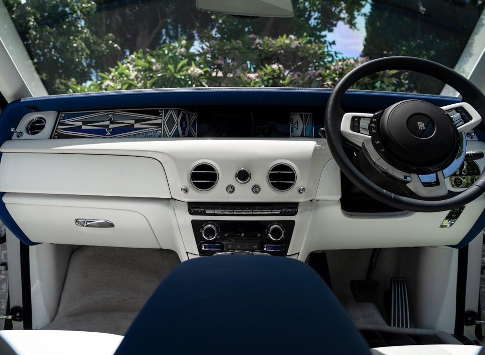 Sự phối hợp giữa nghệ thuật v&agrave; Rolls-Royce đ&atilde; cho ra đời những t&aacute;c phẩm chứ kh&ocirc;ng chỉ đơn giản l&agrave; một chiếc xe sang trọng.
