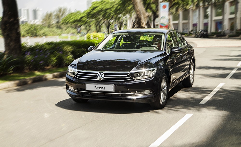 Volkswagen Passat BlueMotion High được trang bị động cơ 4 xi-lanh, dung t&iacute;ch 1.8L cho c&ocirc;ng suất 177 m&atilde; lực v&agrave; 250 Nm m&ocirc;-men xoắn